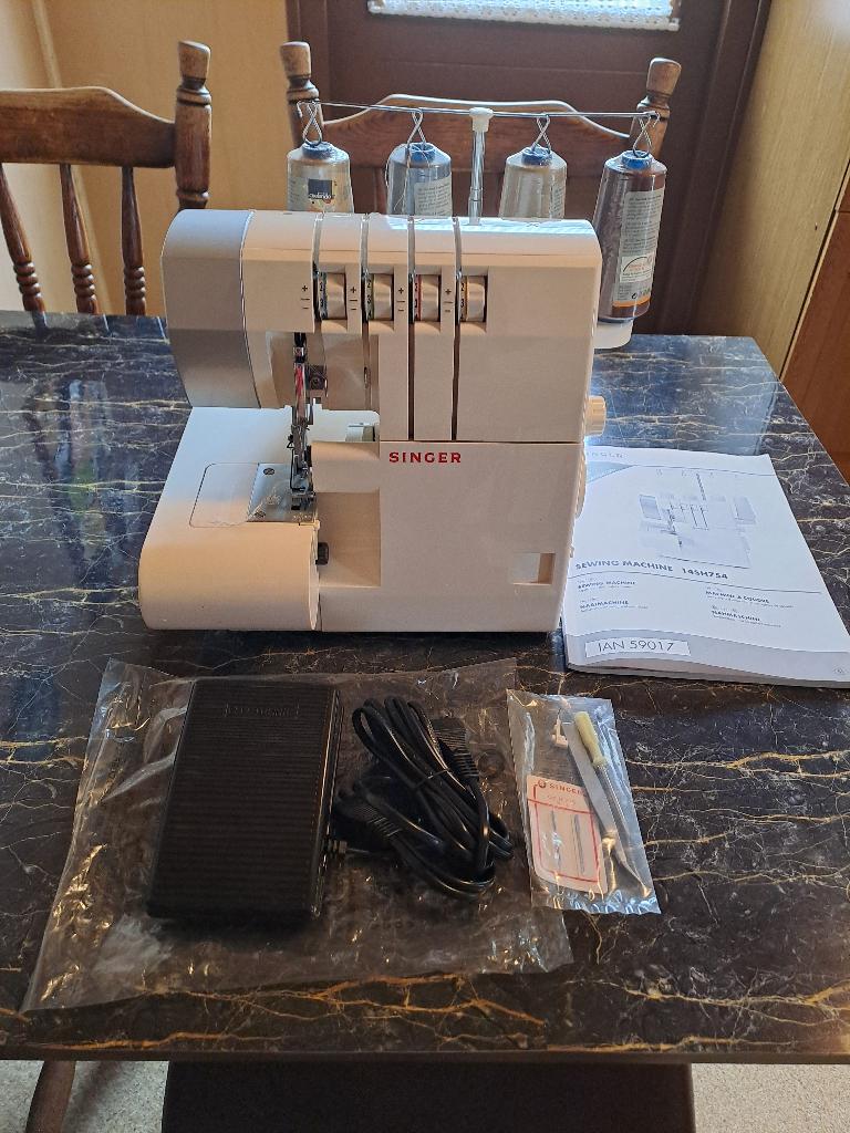 singer overlock, Hobby en Vrije tijd, Naaimachines en Toebehoren, Ophalen, Nieuw, Lockmachine, Singer