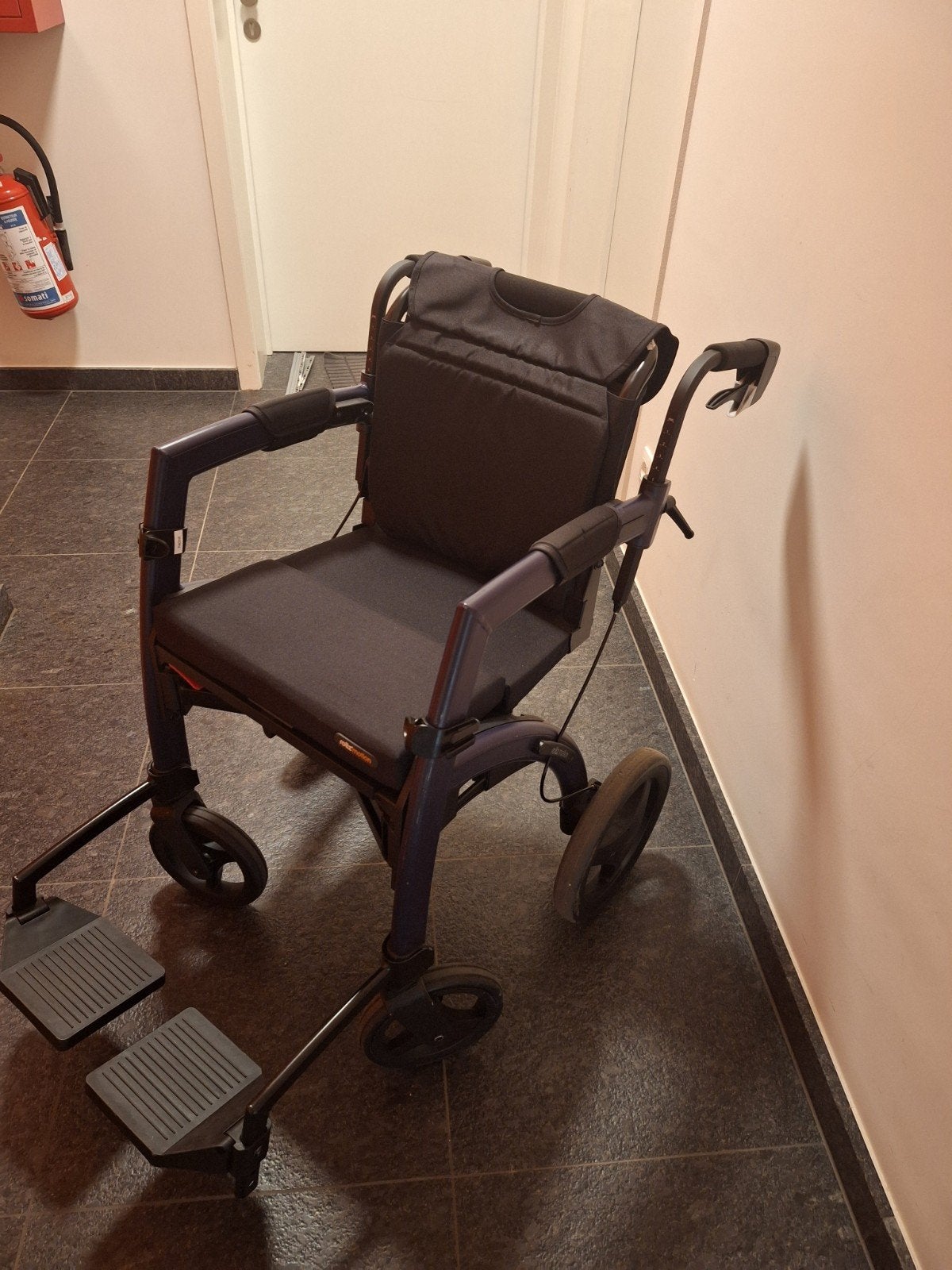 Rolstoel/Rollator 2 in 1 van het merk Rolz Motion, Diversen, Ophalen