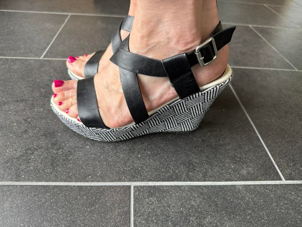 Sandalen met sleehak maat 39, Kleding | Dames, Ophalen of Verzenden, Zo goed als nieuw