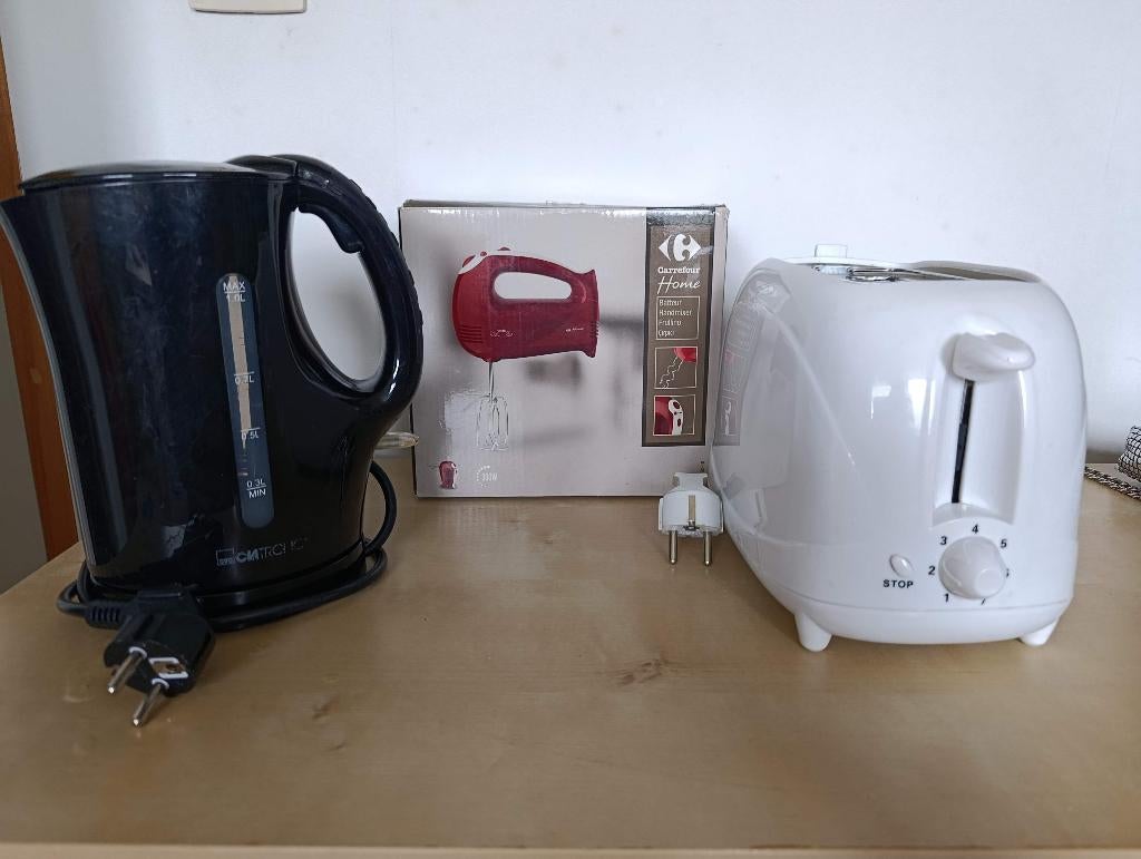 Lot Bouilloire, grille-pain et batteur électrique, Electroménager, Bouilloires, Moins de 1 litre, Enlèvement ou Envoi, Utilisé