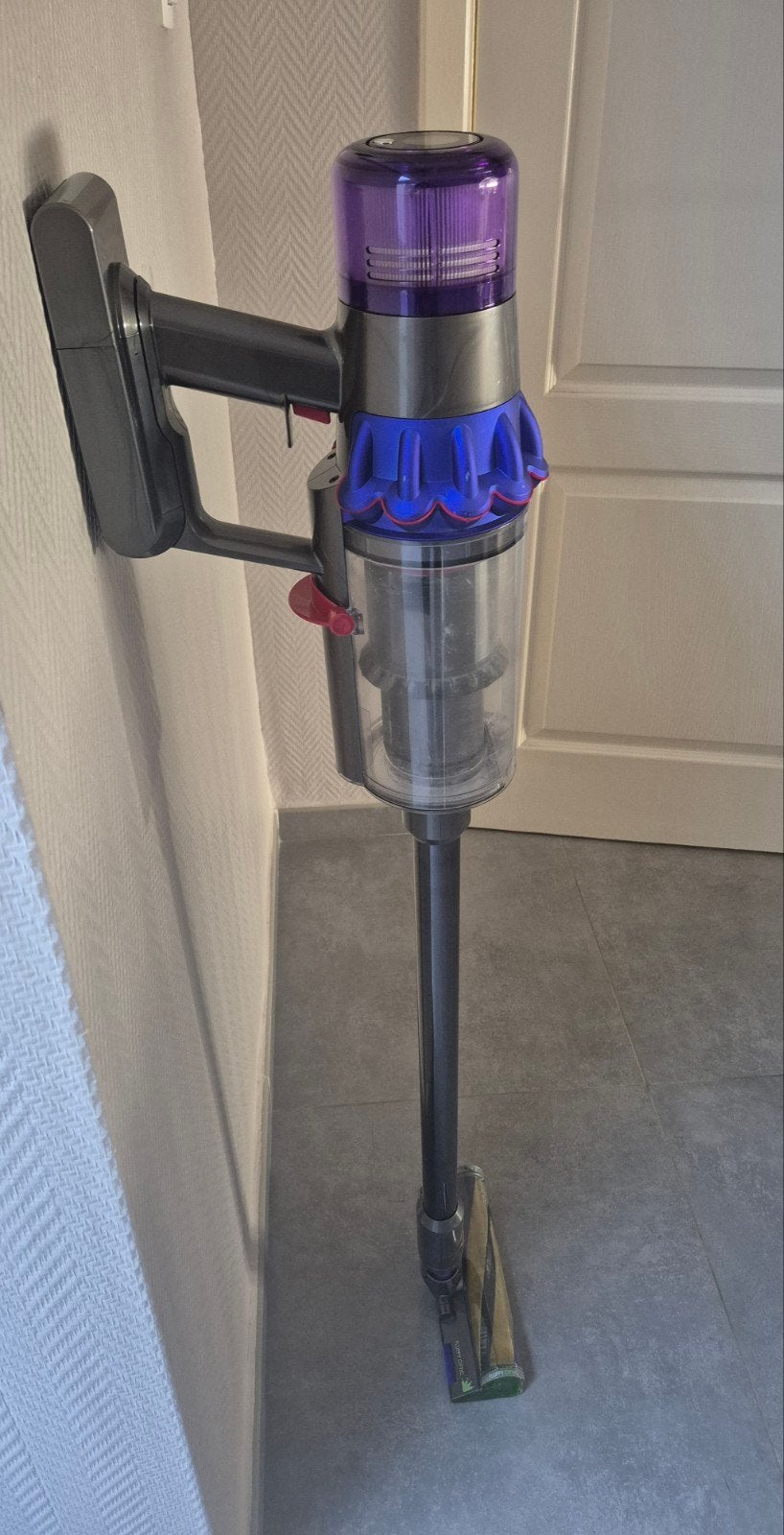 aspirateur balai SV47 V15 DT Fluffy . Marque dyson, Electroménager, Convient aux tapis, Réservoir, Aspirateur balai, Comme neuf