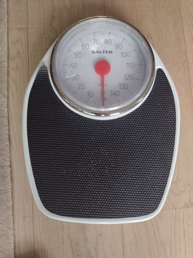 Nauwkeurige personenweegschaal merk SALTER max.150 kg, Elektronische apparatuur, Weegschalen, Ophalen, Gebruikt, 100 kg of meer
