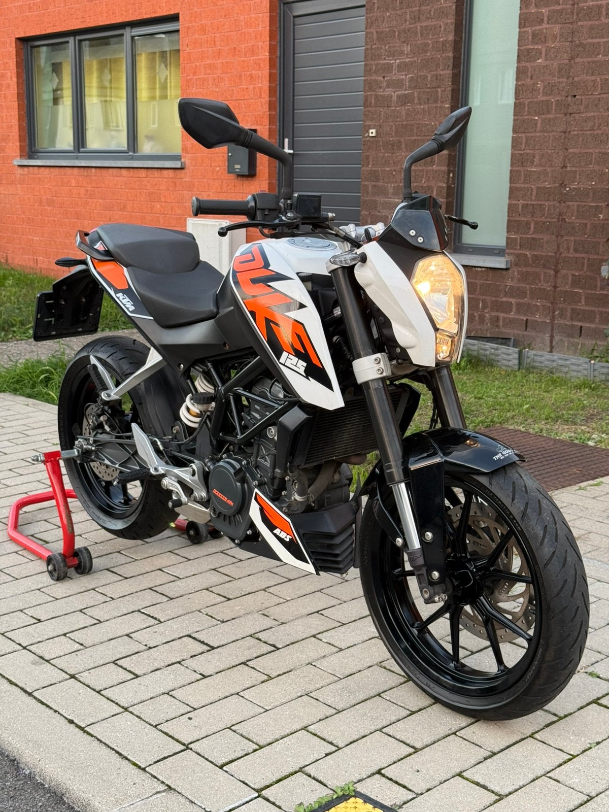 Ktm Duke 125cc // livraison possible, Motos, Particulier, ABS