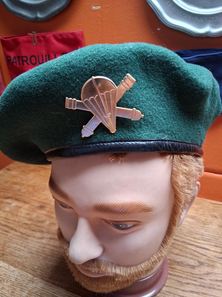 Béret commando belge, Enlèvement ou Envoi, Armée de terre, Casque ou Béret
