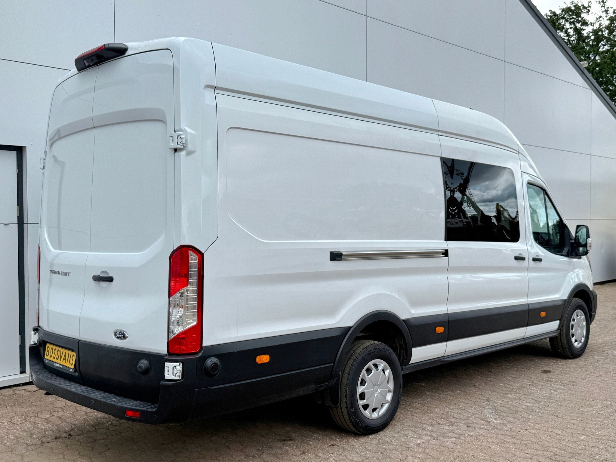 L4H3 Dubbele Cabine 6 Stoelen Airco Cruise Control Camera Pa, Achterwielaandrijving, 1995 cc, Euro 6, 4 cilinders