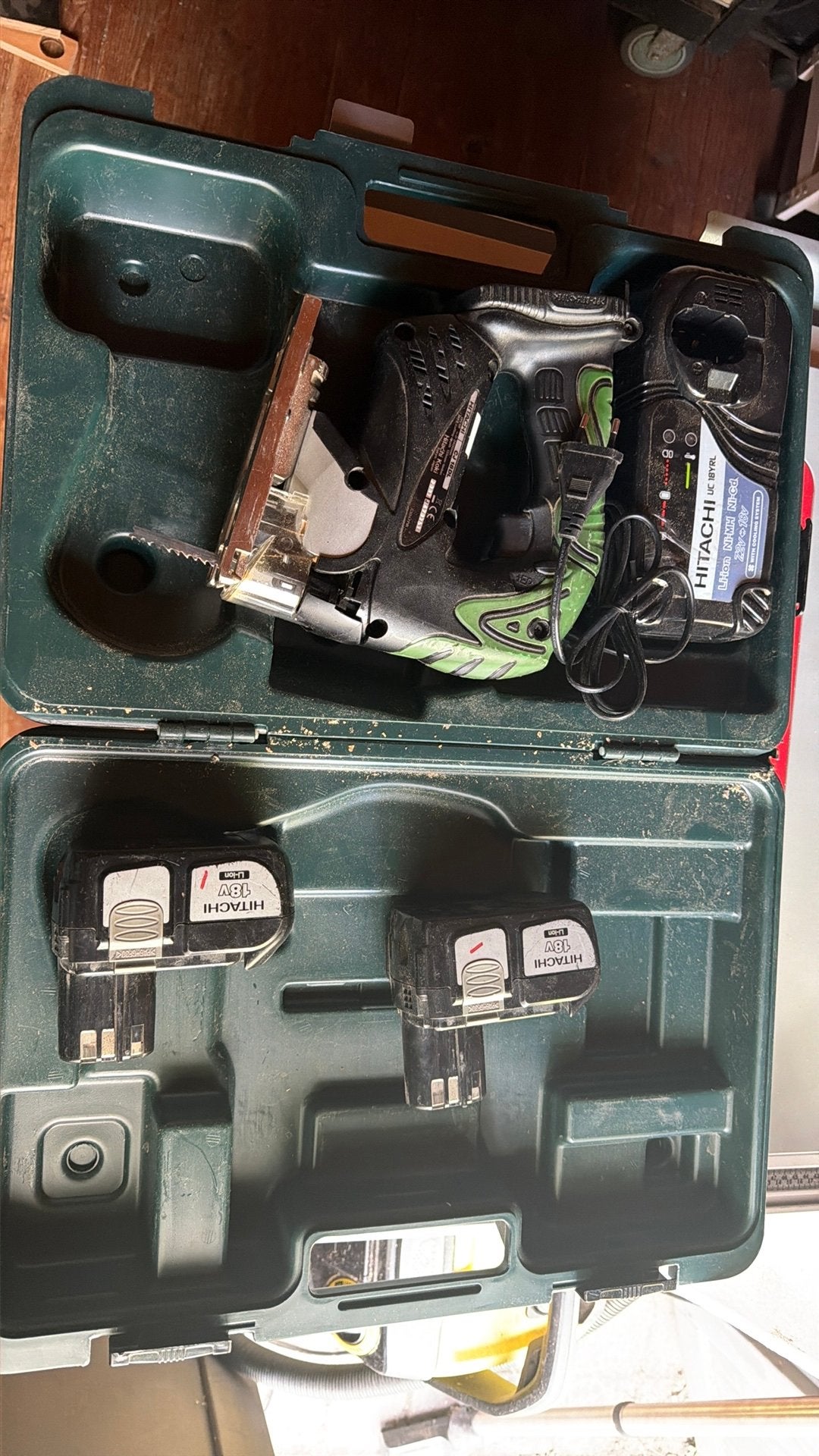 Hitachi decoupeerzaag met twee 3ampere accu, Ophalen of Verzenden, Zo goed als nieuw