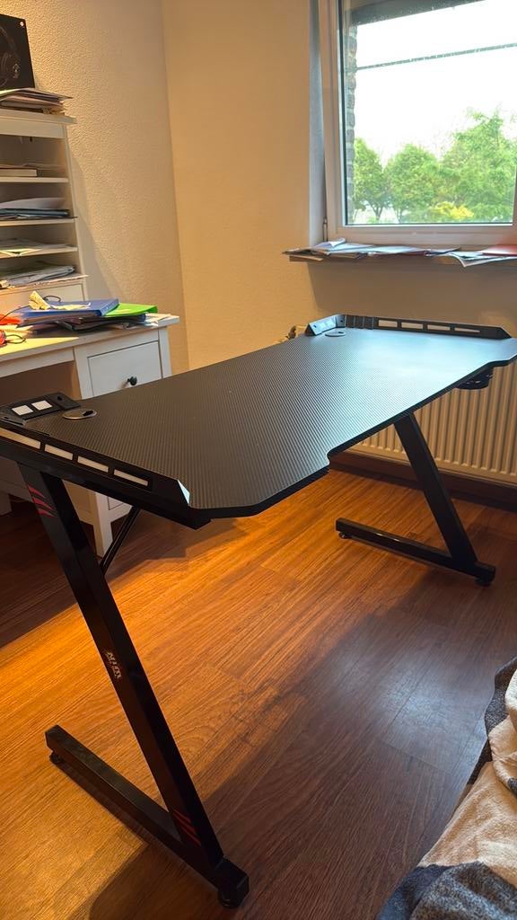 Game bureau met led verlichting, Huis en Inrichting, Ophalen, Zo goed als nieuw