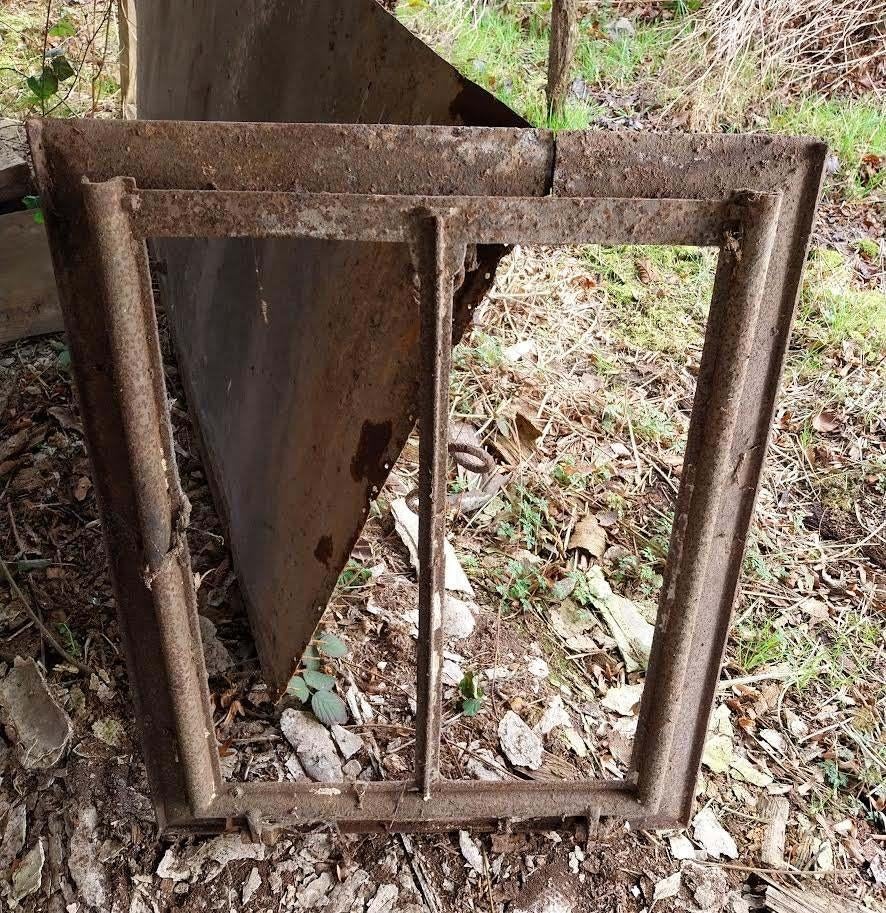 ancien châssis (petit) de fenêtre en fer, Enlèvement