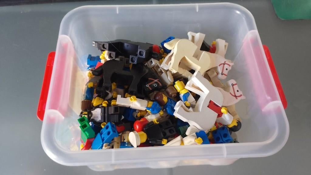 +/ 85 lego mannetjes en 6 paardjes, Kinderen en Baby's, Speelgoed | Duplo en Lego, Ophalen of Verzenden, Lego