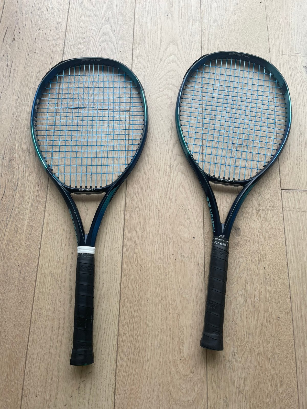 2 Yonex Ezone 2022 – Tennisracket, Sports & Fitness, L2, Autres marques, Enlèvement ou Envoi, Raquette