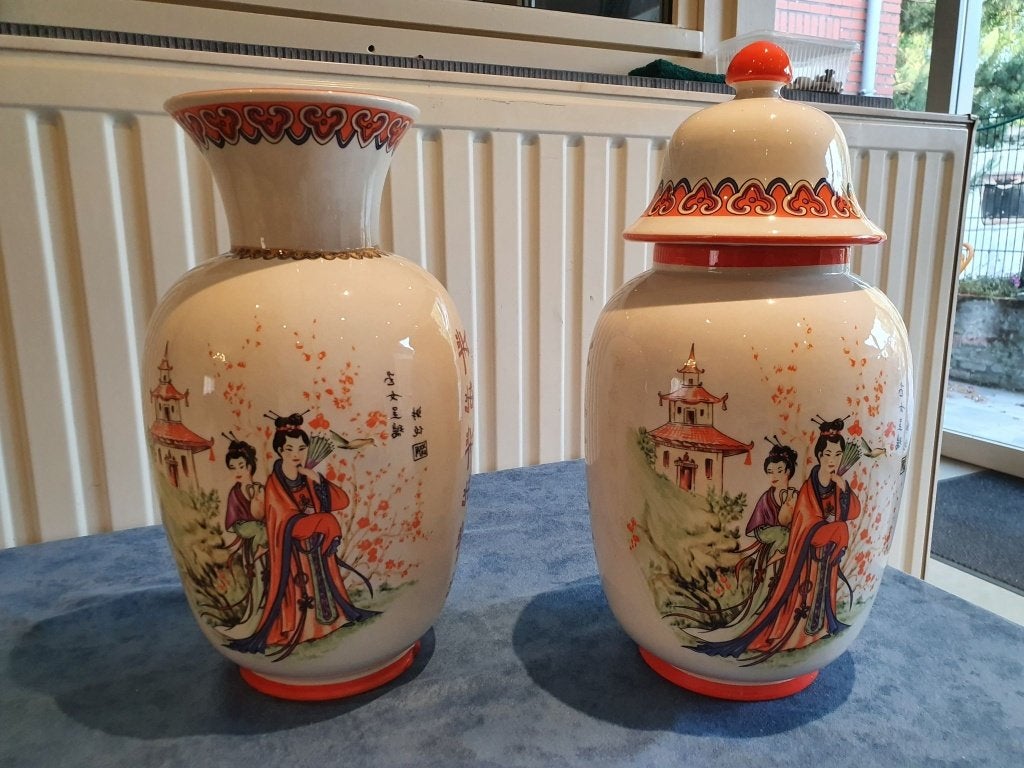Chinees Kaststel Famille Rose – 2 Vazen met Gelukssymbolen, Enlèvement ou Envoi