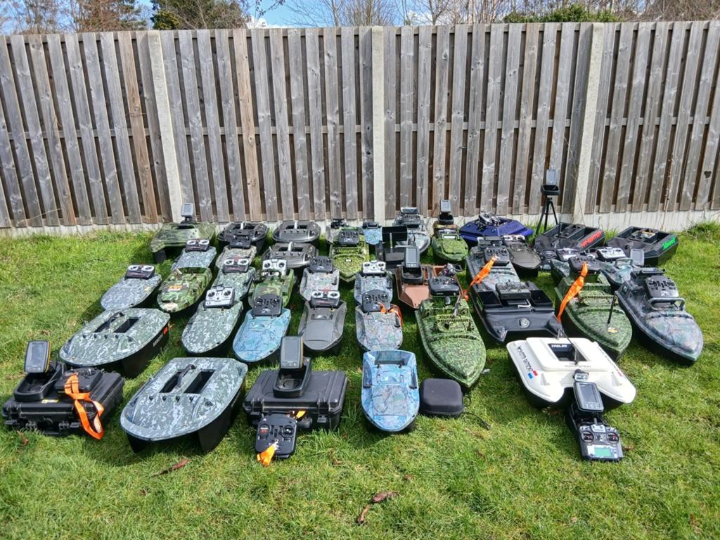Voerboot dominator baitboats vanaf 250 euro met garantie, Ophalen of Verzenden