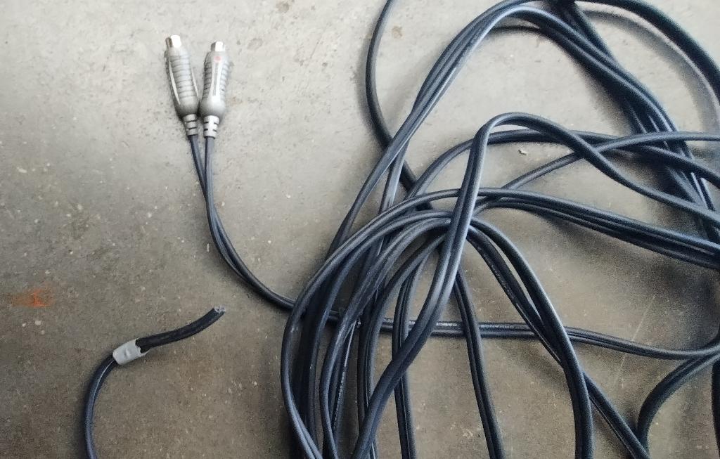 Luidsprekerkabel, Enlèvement, Câble de haut-parleur