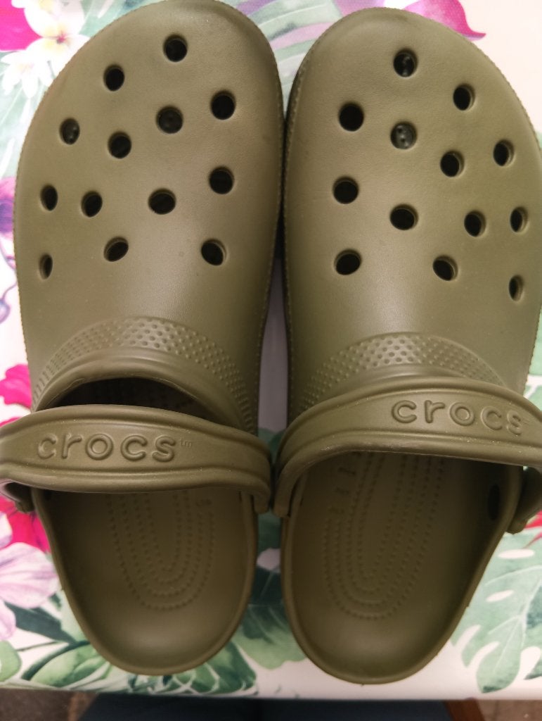 Crocs Classic Clog kaki/olive – Taille M12 (EU 46-47), Neuf, Crocs, Autres couleurs, Enlèvement