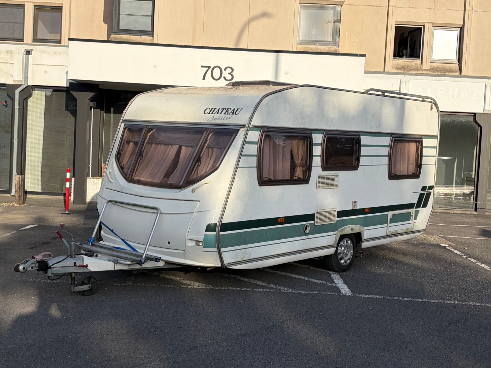 CHATEAU Calista 450 - Moover - Voortent ( schadegeval ), Caravans en Kamperen, Caravans, Chateau, Rondzit, Frans bed, Particulier