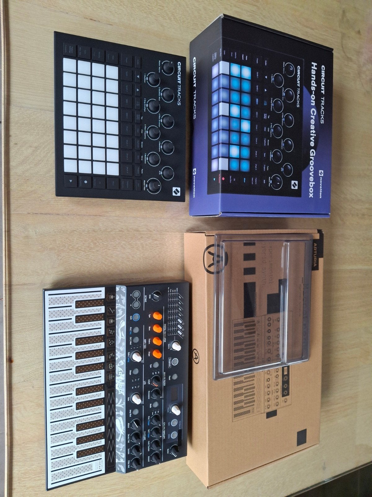 Pack Synthé: Arturia MicroFreak + Novation Circuit Box, Muziek en Instrumenten, Midi-apparatuur, Ophalen, Zo goed als nieuw