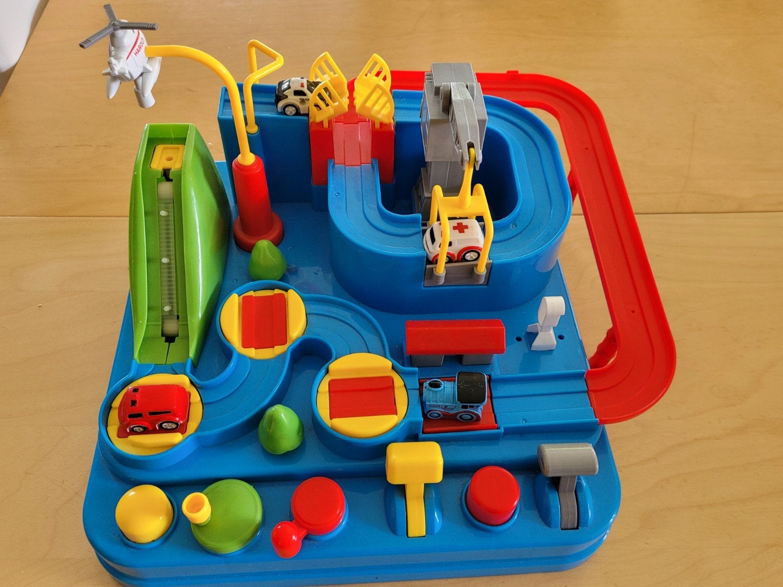 Speeltafel met 4 auto's., Enlèvement, Comme neuf