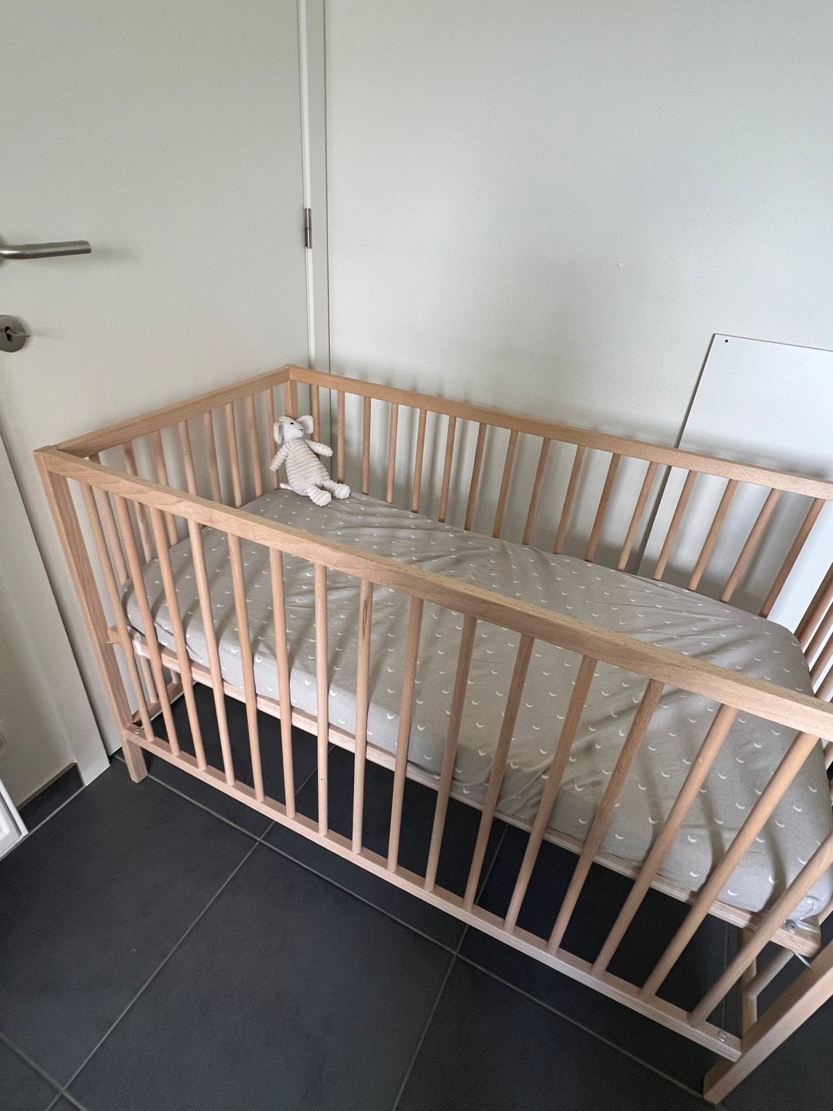 Baby bed + Matras, Kinderen en Baby's, Ophalen, Zo goed als nieuw