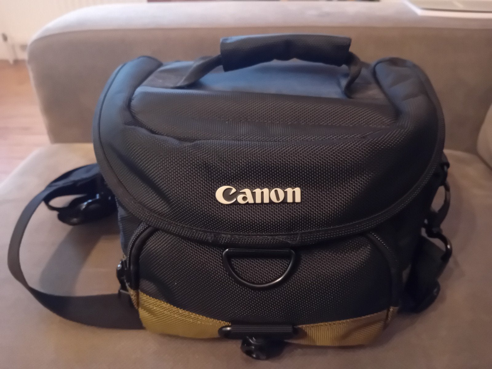 Appareil photo Canon 1200D + objectif 18-200mm, TV, Hi-fi & Vidéo, Appareils photo numériques, Chargeur, Canon