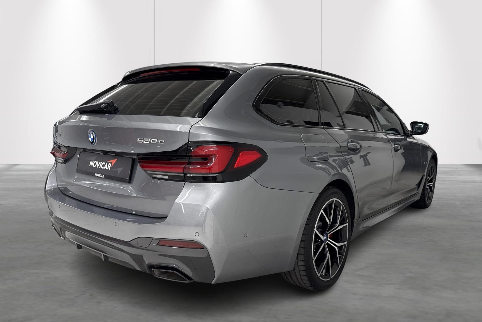 BMW 5 Serie Reeks Touring 530e 215kW xDrive Auto PANO, Autos, 12 kWh, 2000 kg, Hybride rechargeable, 5 portes