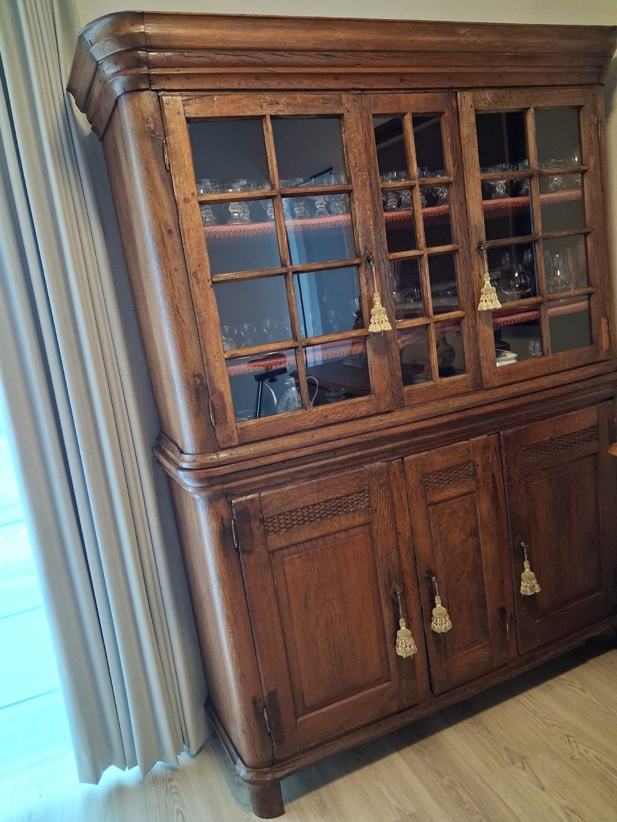Vitrine Louis Philippe 19de eeuw, Ophalen