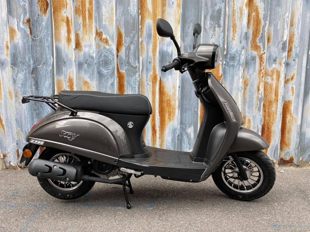 Fly Retro Scooter --A of B klasse!! | Topdeal !, Fietsen en Brommers, Nieuw, Fly, Benzine, 49 cc