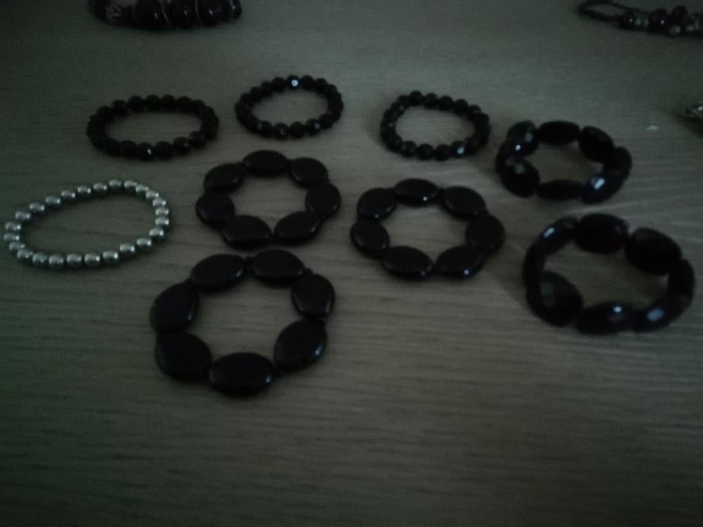 verschillende armbanden, Handtassen en Accessoires, Armbanden, Zwart, Kunststof of Plastic, Ophalen of Verzenden, Zo goed als nieuw