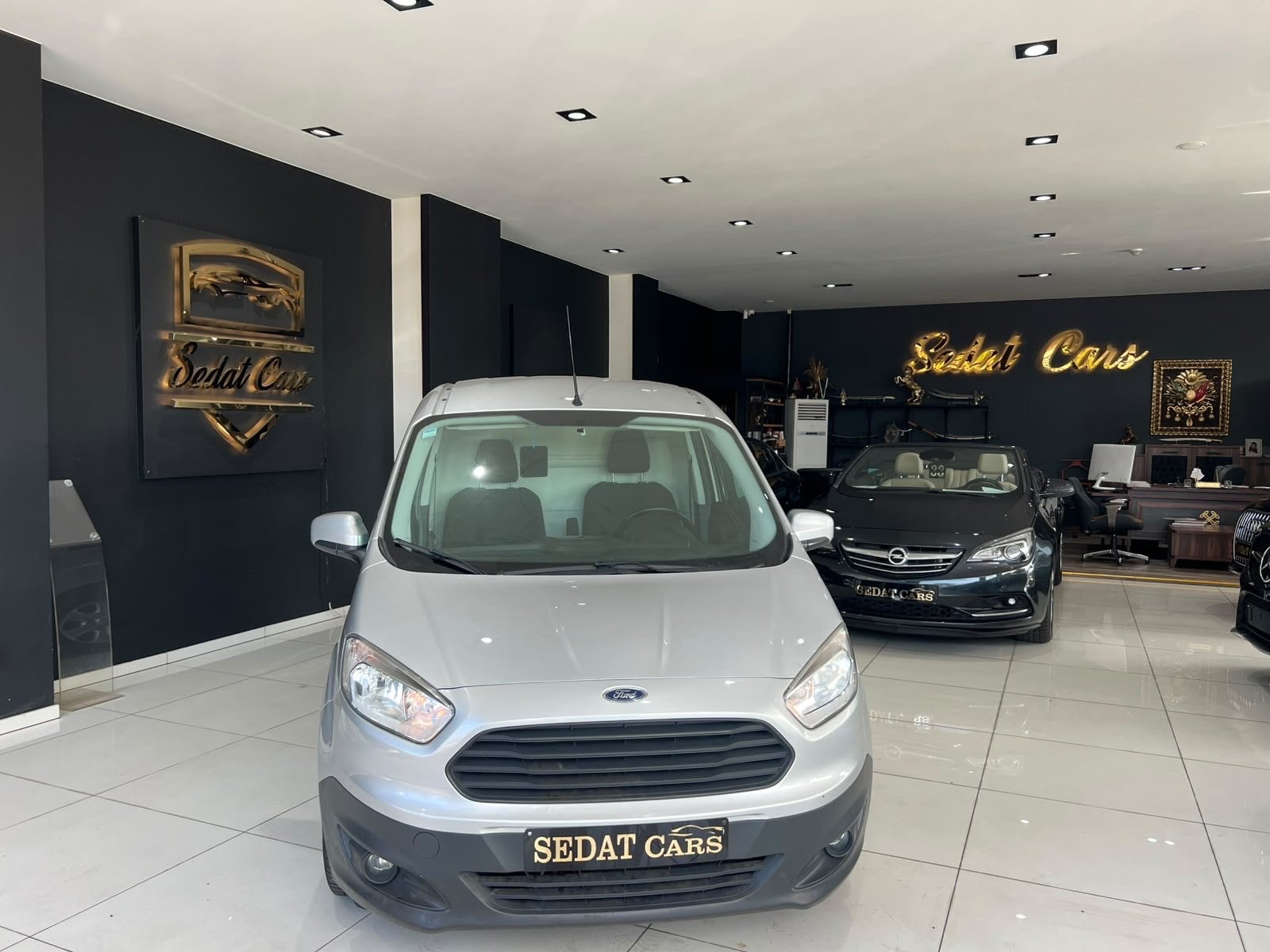 Ford Transit Courier 1.0 EcoBoost Trend (EURO 6), Autos, 1190 kg, Argent ou Gris, Achat, 998 cm³