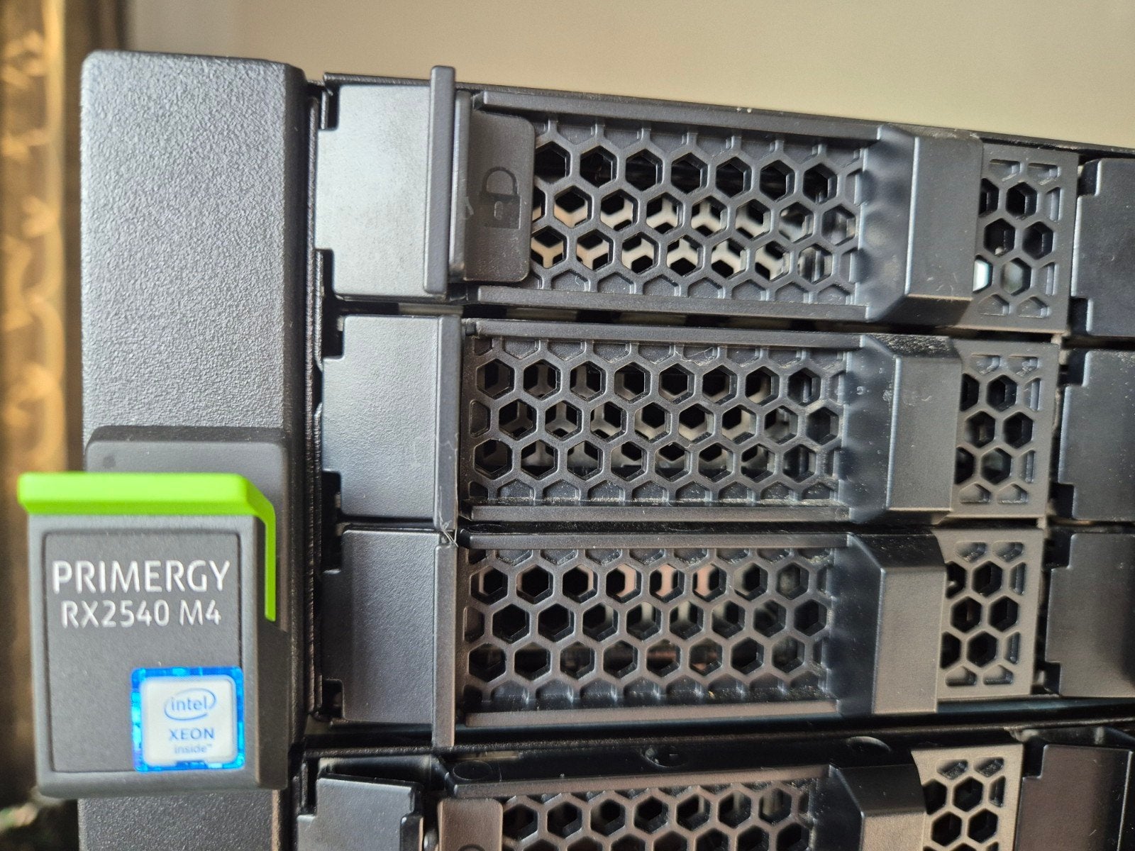 Fujitsu Primergy RX2540 M4, Computers en Software, NAS, Ophalen of Verzenden, Zo goed als nieuw