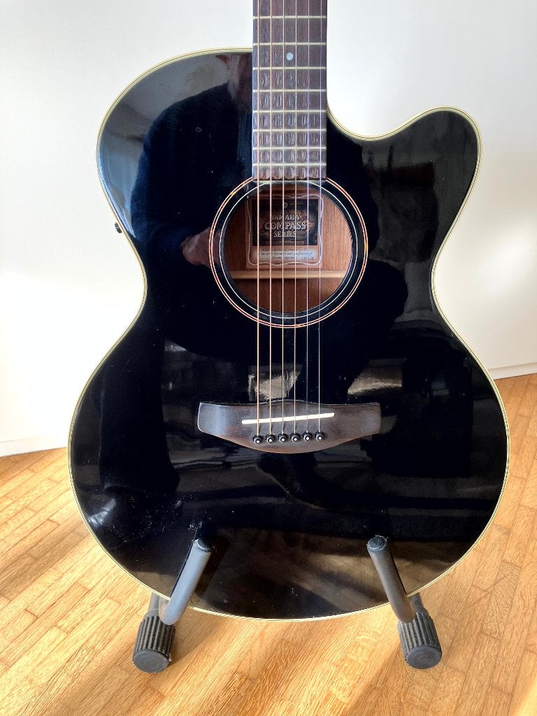 semi akoestische yamaha gitaar, Muziek en Instrumenten, Ophalen of Verzenden, Gebruikt, Met koffer