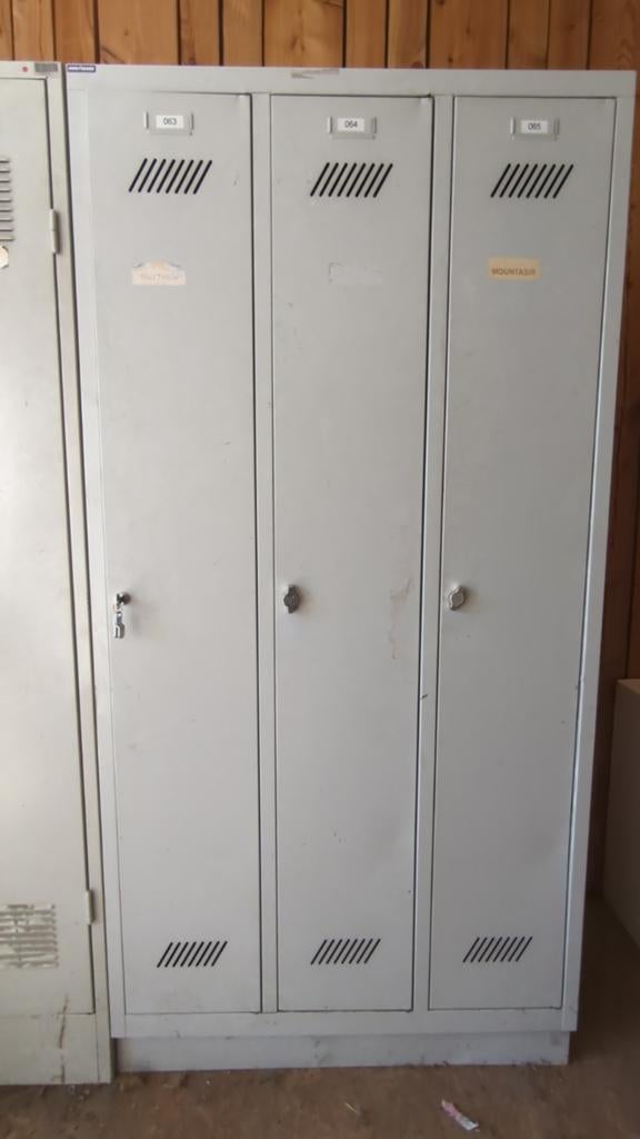 Metalen locker, Ophalen