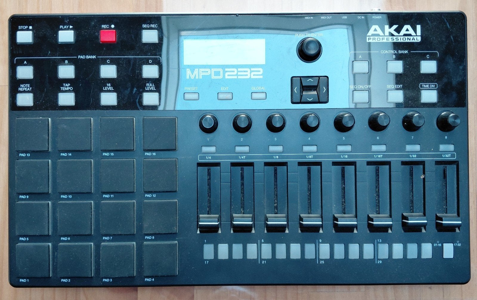AKAI MPD 232, Musique & Instruments, Enlèvement