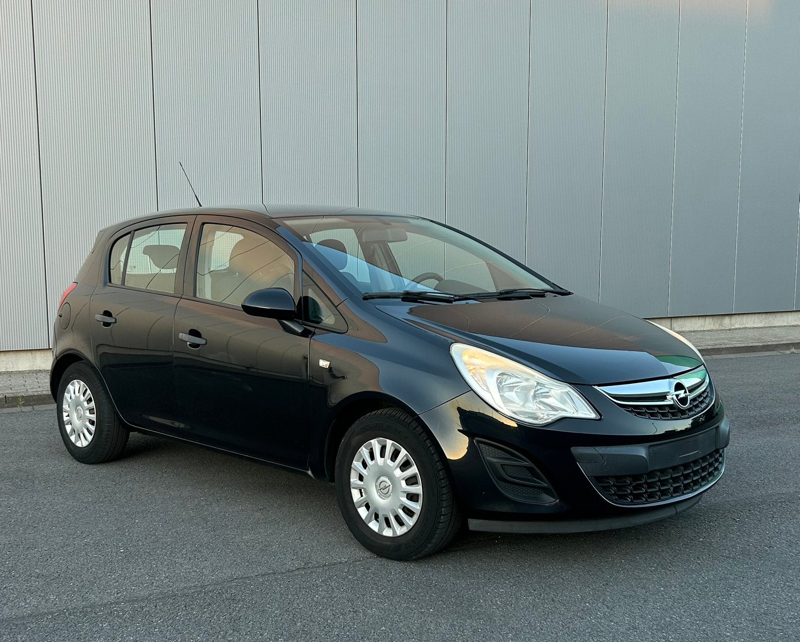 Opel Corsa 1.2 Benzine  2011 100.000 km gekeurd voor verkoop, Zwart, Bedrijf, Handgeschakeld, Corsa