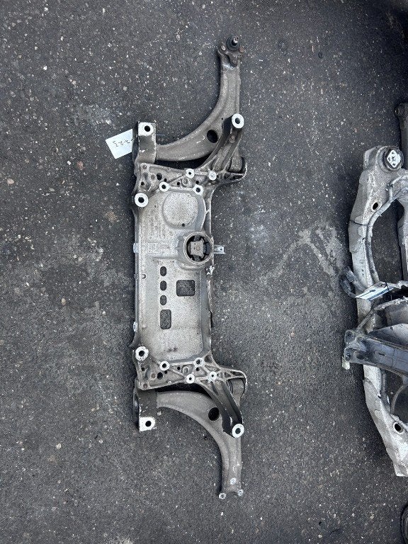 BERCEAU MOTEUR Passat Variant (3C5) (|7N0199369A|), Volkswagen, Volkswagen AG, Utilisé, Kundenbetreuung@volkswagen.de