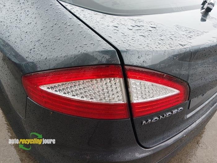 Achterlicht links van een Ford Mondeo, Gebruikt, -, -, Ford
