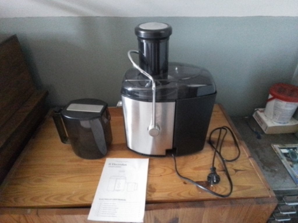 Centrifugeuse de jus Electrolux EJE955C, Electroménager, Extracteurs de jus, Comme neuf, Enlèvement