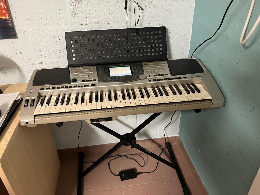 Yamaha PSR2000 + statief, Muziek en Instrumenten, Keyboards, Ophalen, Gebruikt, Yamaha