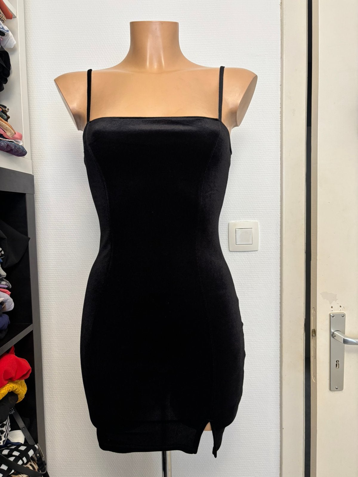 Robe noire sexy neuve, Neuf, Enlèvement ou Envoi, Au-dessus du genou, Taille 34 (XS) ou plus petite
