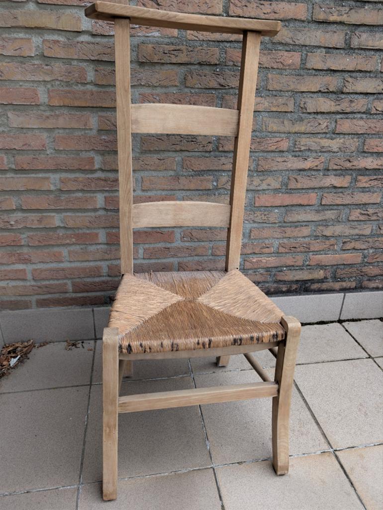 Prachtige oude kerkstoel, Enlèvement