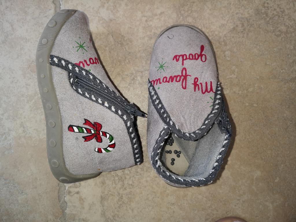 GRATIS : pantoffes mt 26, Kinderen en Baby's, Gebruikt, Jongen of Meisje, Schoenen, Ophalen of Verzenden