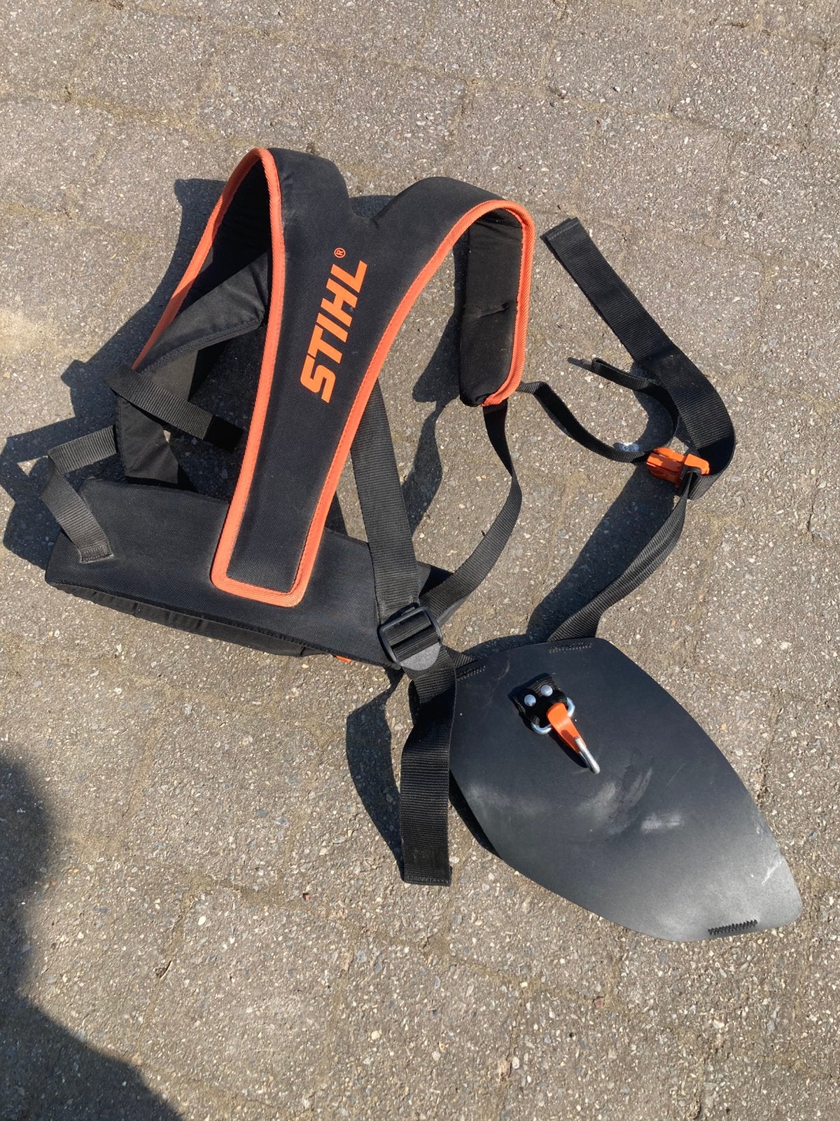 Stihl dubbele schouderriem bosmaaier, Ophalen, Zo goed als nieuw