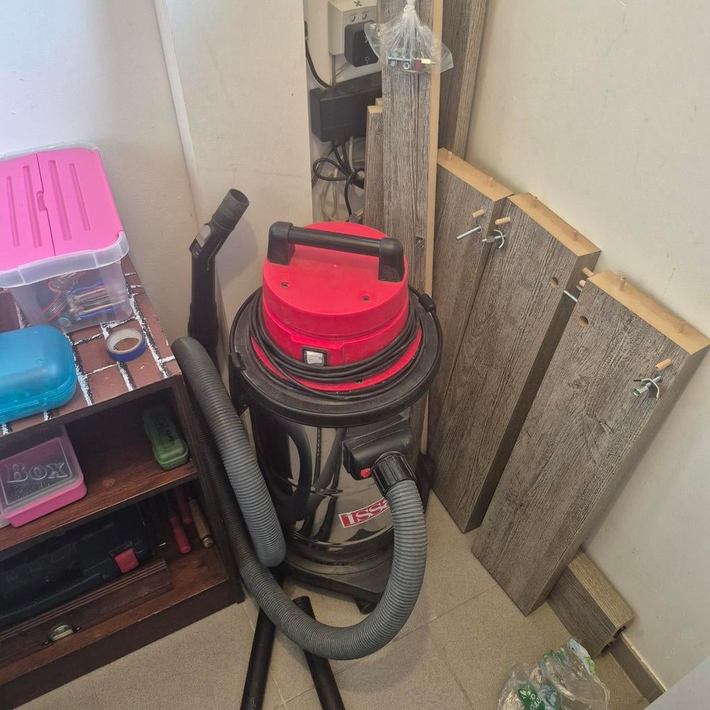 Krachtige industriële stofzuiger, Ophalen, Stofzuiger, Zo goed als nieuw, Reservoir