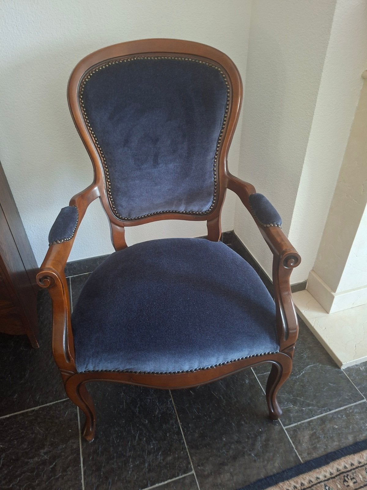 Elegante fauteuil met blauwe velours bekleding, Enlèvement