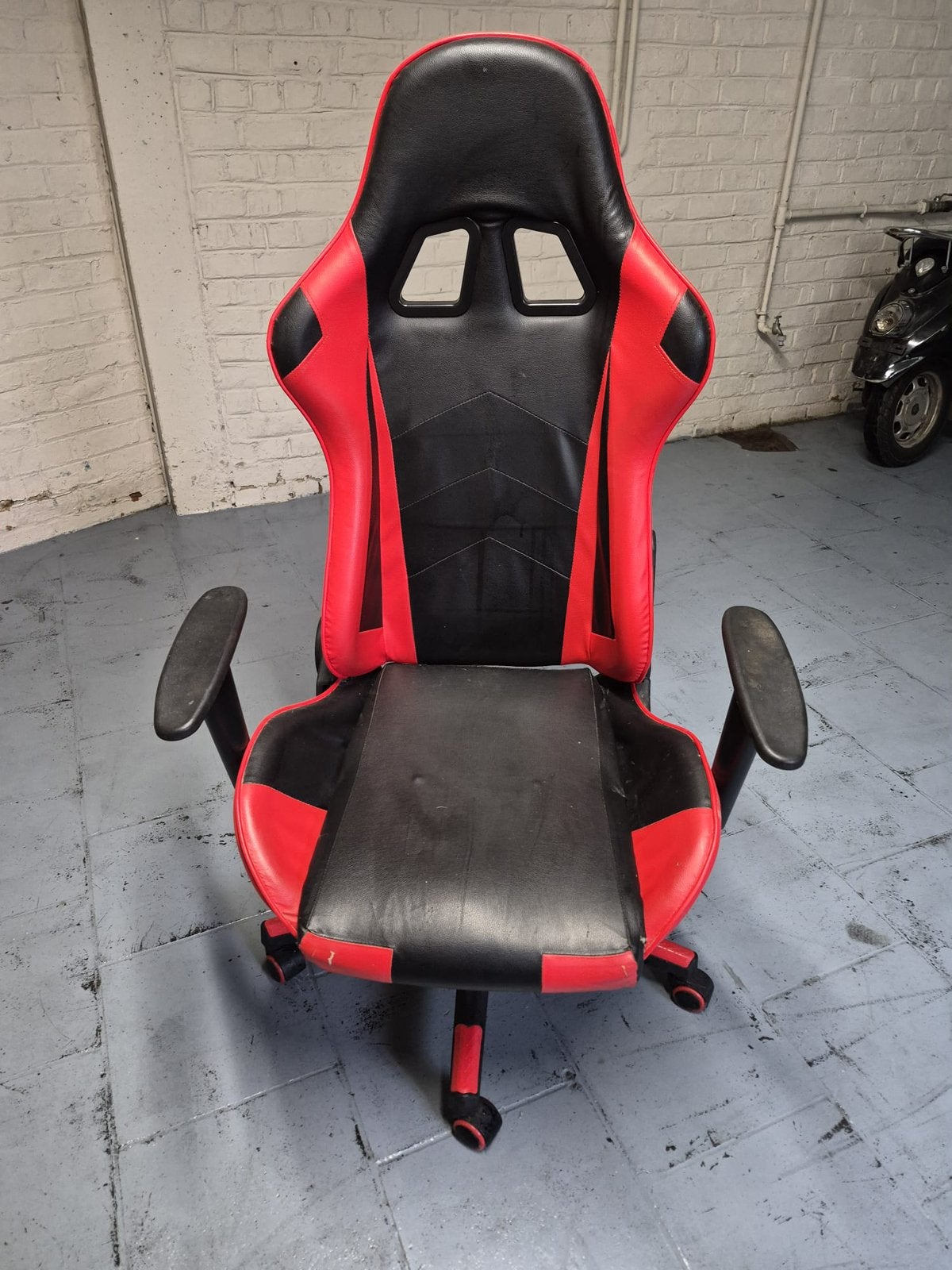 Chaise gaming, Enlèvement