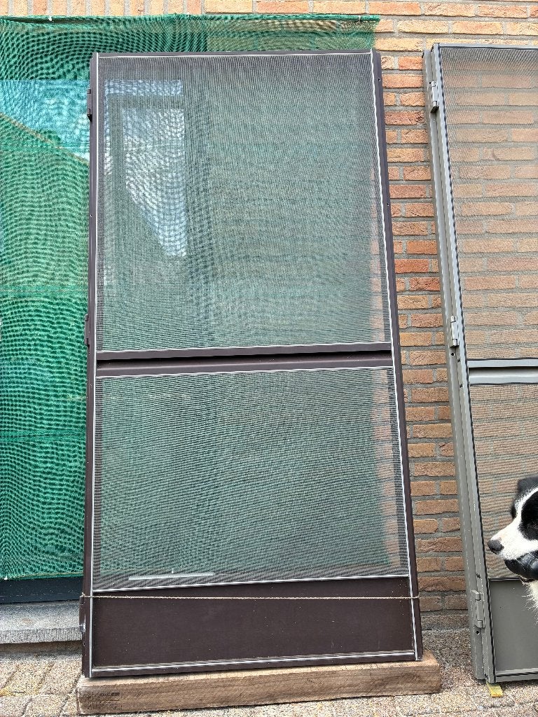 Aluminium vliegendeur bruin, Doe-het-zelf en Bouw, Deuren en Vliegenramen, Ophalen, 80 tot 100 cm, Hordeur, Zo goed als nieuw