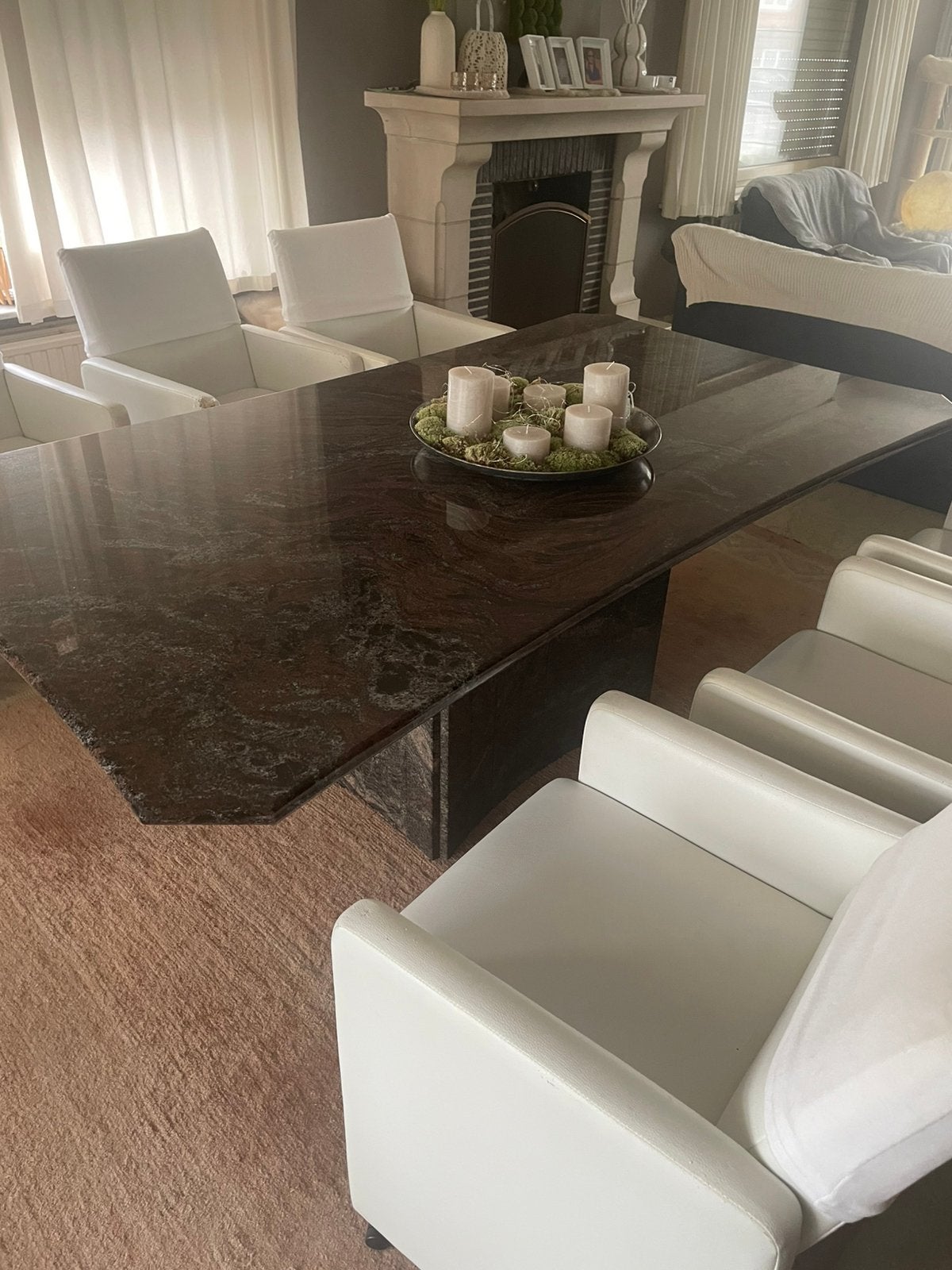 Granieten tafel, Ophalen