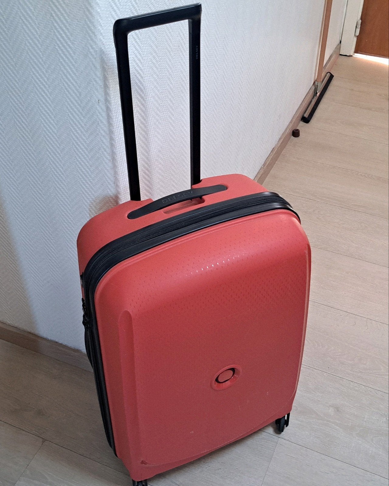 delsey valise trolley 4x roulettes coque rigide +_ 62/40 cm, Enlèvement, Roulettes
