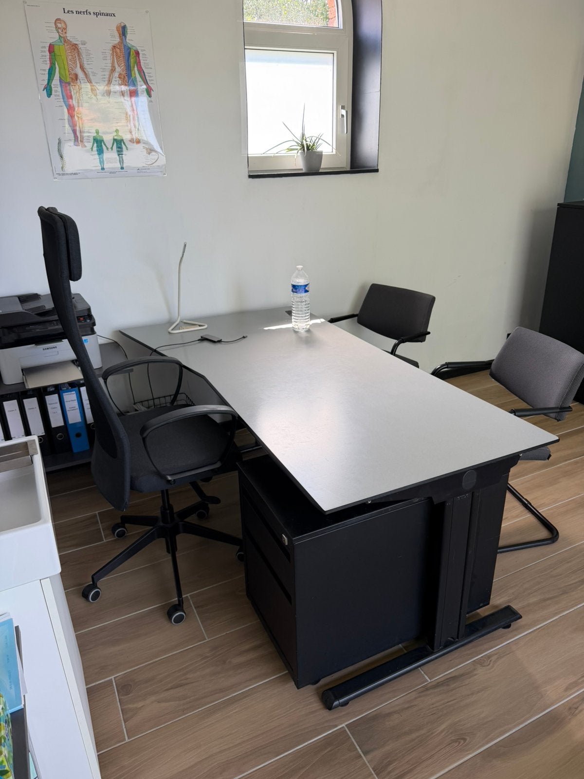 Bureau pro - caisson tiroirs et 2 chaises - Très bon état, Enlèvement, Bureau