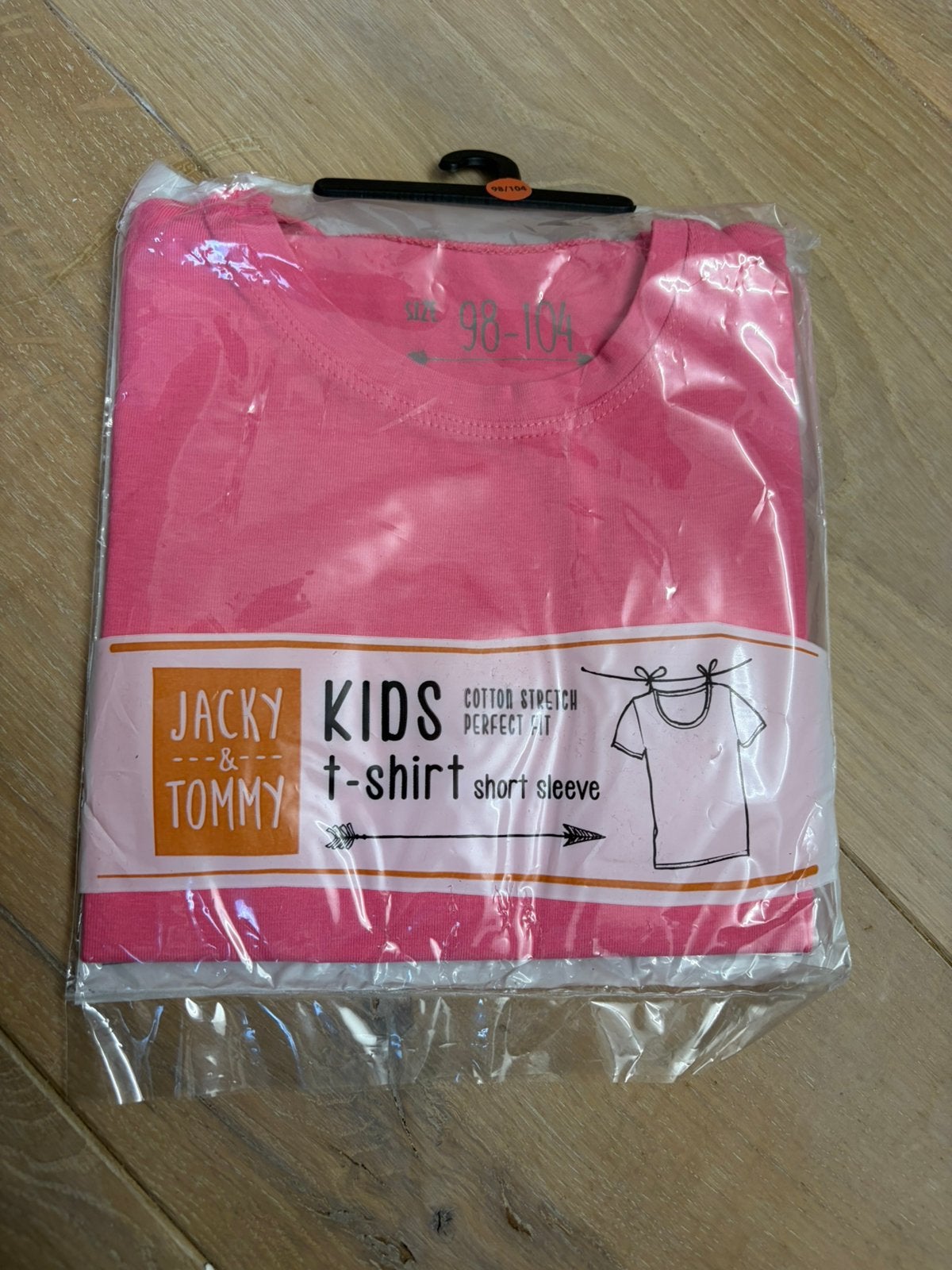 T-shirt - Maat 98/104, Kinderen en Baby's, Kinderkleding | Maat 98, Ophalen of Verzenden, Nieuw, Meisje, Shirt of Longsleeve