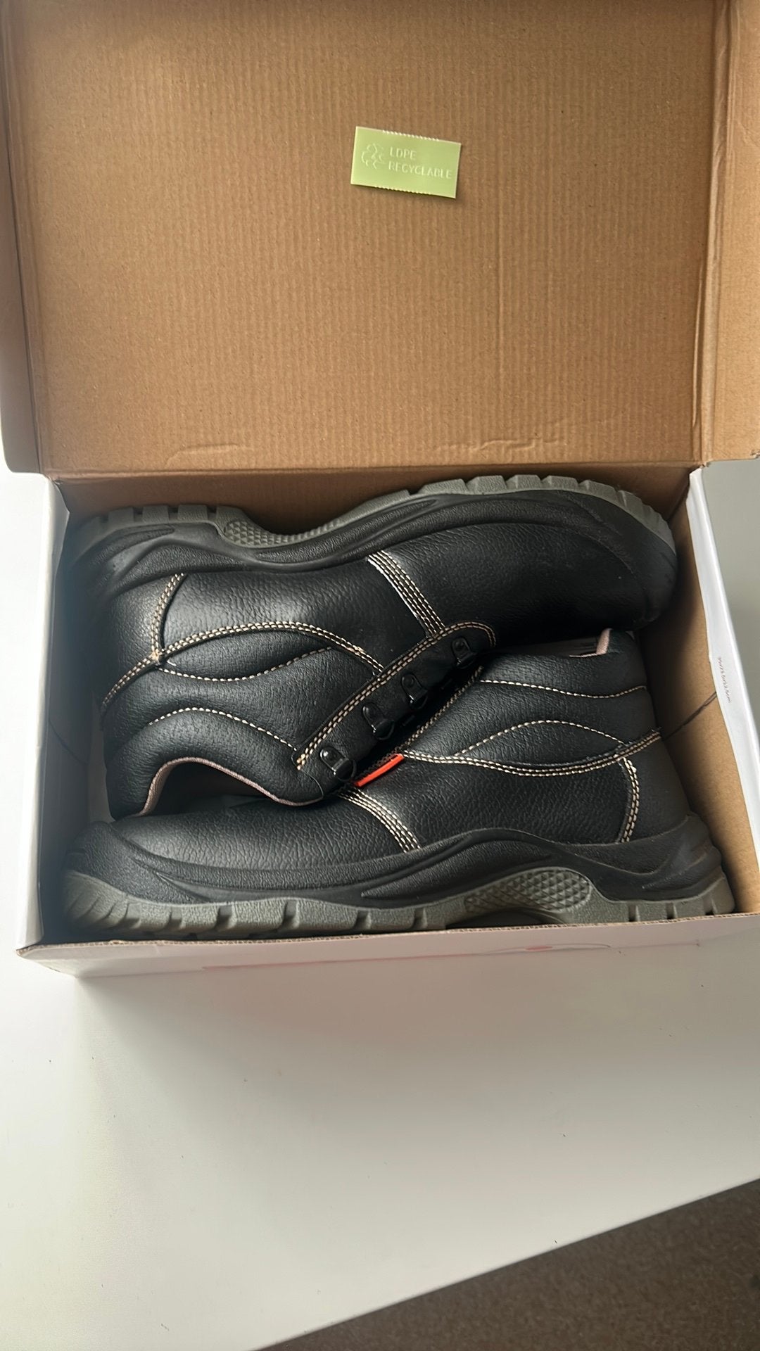 Nieuwe veiligheidsschoenen, Enlèvement, Comme neuf
